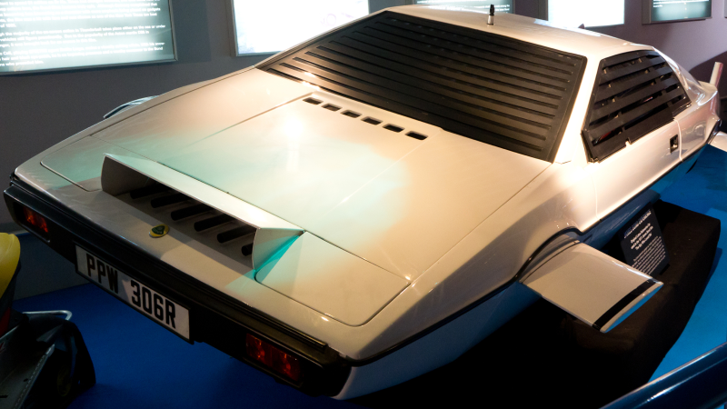 Illustration for article titled Five Bond Car Gadgets That Really Should Have Gone Mainstream